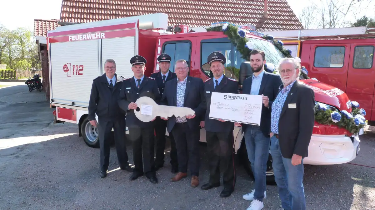 Feuerwehrfahrzeug in Neugarmssiel: Einweihung des neuen TSF-W stärkt ...