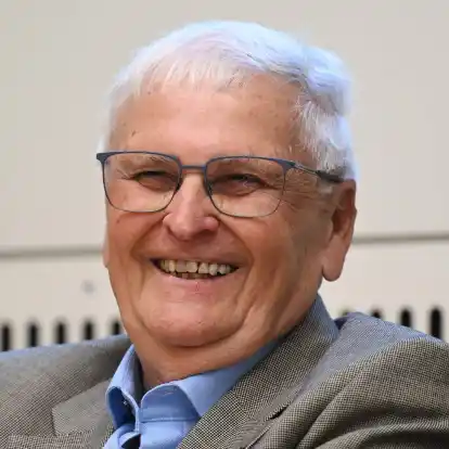 Gut gelaunt vor Gericht: Theo Zwanziger