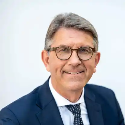 Nach seiner Nominierung zum neuen Kulturstaatsminister der Bundesregierung muss sich Wolfram Weimer viel Kritik anhören. (Archivbild)
