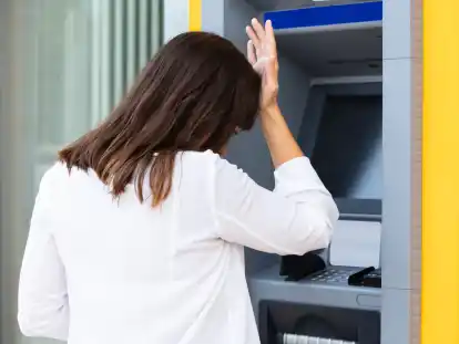 So manch redliche Schuldnerin erlebt eine böse Überraschung am Geldautomaten: Trotz Restschuldbefreiung hat sie keinen uneingeschränkten Zugriff auf das Geld auf ihrem Konto.