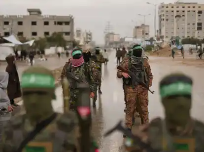 Die Hamas will eine weitere Geisel freilassen. (Archivbild)