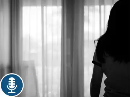 In Accum fand die Polizei eine schwerverletzte Frau. Vor Gericht gibt es zwei Versionen des Tatabends.