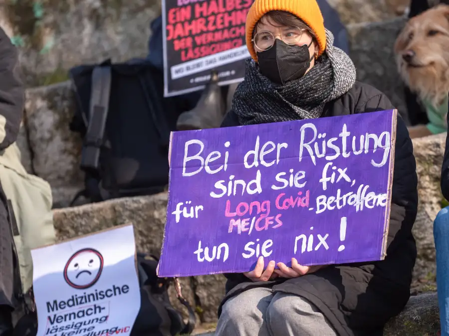 Disease in focus: ME/CFS Day - | Buildings in Lower Saxony light up blue ...