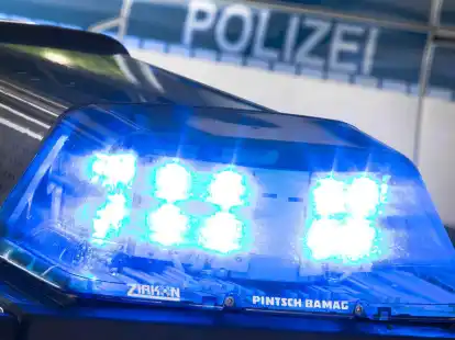 Die Frau starb noch am Unfallort. (Symbolbild)