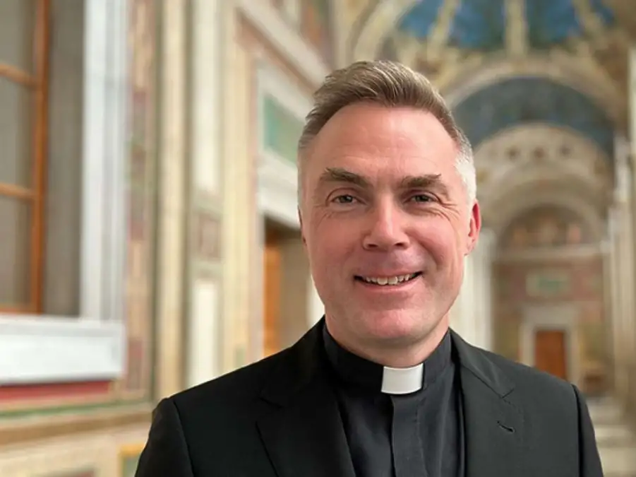 Pastor André Ciszewski: Wine, football, strengths - | A close papal ...