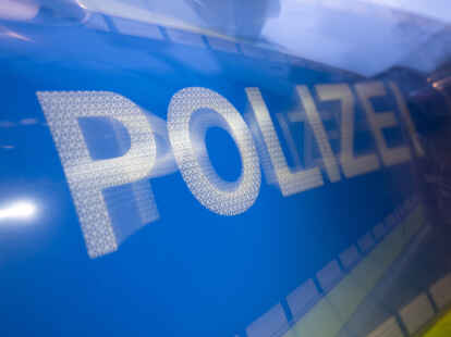 Die Polizei hat im Zuge der Ermittlungen in Wilhelmshaven einen 45-Jährigen aufgegriffen, dem gefährliche Körperverletzung vorgeworfen wird.