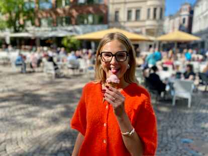 Sechsmal Erdbeere, sechsmal Oldenburg: Sophia Sachse hat sich durch die verschiedenen Eisdielen getestet – beim San Marco in der Innenstadt ging’s los.
