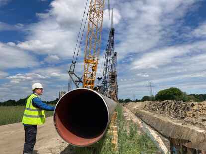 Beim Wildenloh an der Grenze von Oldenburg zum Ammerland wurde ein 212 Meter langes zusammenhängendes Stück der neuen Gaspipeline Etzel-Wardenburg verlegt.