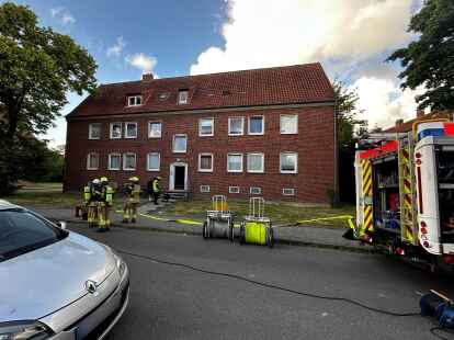 In einem Mehrfamilienhaus in Emden wurde am Donnerstagabend ein starker Gasgeruch bemerkt. Trotz intensiver Messungen blieb die Ursache des Geruchs unklar.