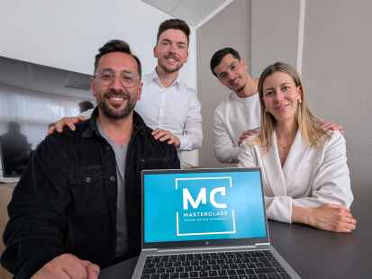Sie haben in Nordenham das Unternehmen Masterclass gegründet (von links): Ahmet Akdogan, Niels Schallenmüller, Mansoor Mahboobi und Sherin Wefer.
