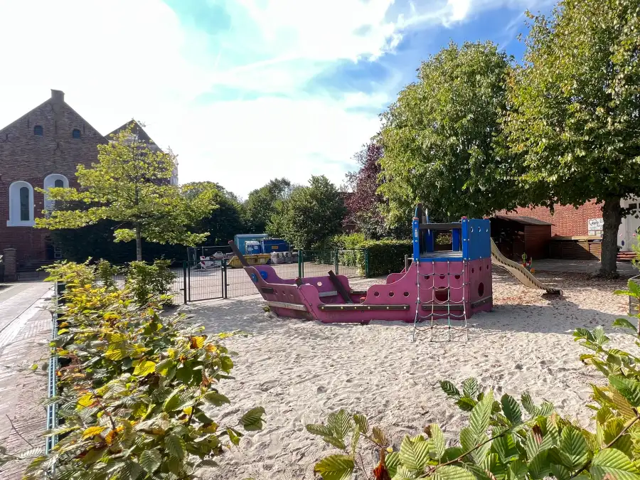 Childcare in Krummhörn: Dispute over new container daycare center in ...