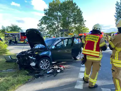 Verkehrsunfall mit drei Schwerverletzten und drei Leichtverletzten in Schweiburg auf der Bäderstraße