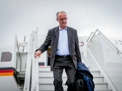 Bundeskanzler Friedrich Merz (CDU) kommt auf dem Flughafen in Turku mit dem Airbus der Luftwaffe für das Treffen der nordischen Regierungschefs aus Finnland, Schweden, Norwegen, Dänemark und Island an. Auch in die USA will er reisen und dort US-Präsident Donald Trump treffen.