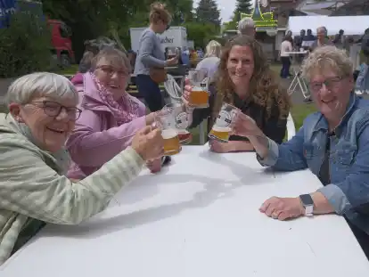 50 Jahre Dorffest: Darauf wurde in Jeddeloh II am Himmelfahrtstag angestoßen.
