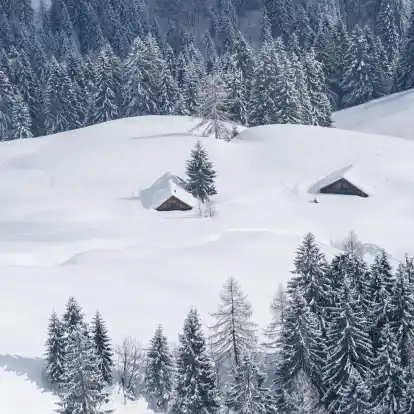 Winterräume in Hütten sollen Bergsportlern als sichere Unterkunft dienen, werden aber teils als Party-Spot missbraucht (Symbolbild).