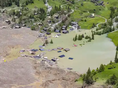 Die Lonza kann nicht abfließen, der Stausee dürfte bald überlaufen.