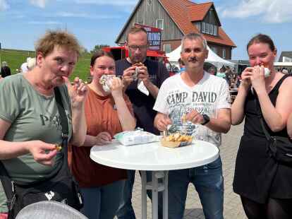 Kulinarisch hatte das Streetfood-Festival in Fedderwardersiel einiges zu bieten: 16 Foodtrucks boten den Besuchern ihre Spezialitäten an.