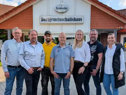 Der Vorstand des DGH-Vereins freut sich auf den Tag der offenen Tür (von links): Heinrich Lücking, Josef Sprock, Torsten Schumacher, Gerd Henken, Susanne Block, Dennis Löschen und Imke Banemann. (Es fehlen Andre Dellwisch und Kai Deeken).