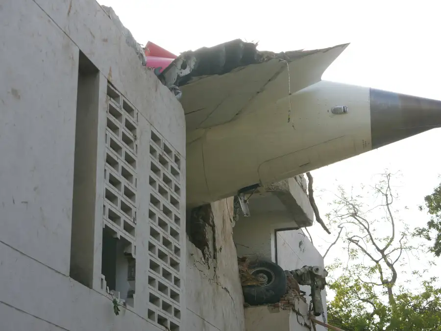 Airplane crash in India: Search for cause of accident underway - | One of ...
