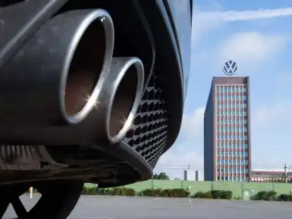 Der Dieselskandal kostete VW bereits Milliarden. Ein Bußgeld wegen Datenschutzverstößen bleibt den Wolfsburger nun aber erspart. (Archivfoto)