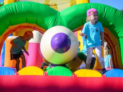 Hüpfburgen, Mitmach-Aktionen und mehr: Bei vielen Sommerfesten in der Region kommen Kinder auf ihre Kosten.