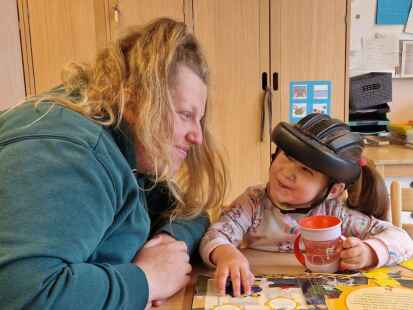 Als FSJlerin begleitet Fenna Buß die Kinder in ihrer Gruppe durch den ganzen Kindergartentag.