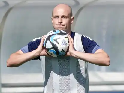 Schon im Training bei seinem neuen Verein: Ex-Emder Tim Dietrich