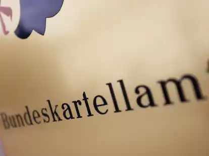 Der zweitgrößte Wursthersteller Deutschlands ist „stark angeschlagen“ – deshalb soll die „Premium Food Group“ als Retter einspringen. Gerade erst hat das Bundeskartellamt jedoch eine Übernahme des „Tönnies“-Unternehmens untersagt.
