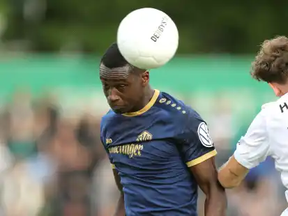 Clinton Helmdach (hier noch im Trikot der SV Hemelingen) stürmt nun für den Regionalligisten Blau-Weiß Lohne.