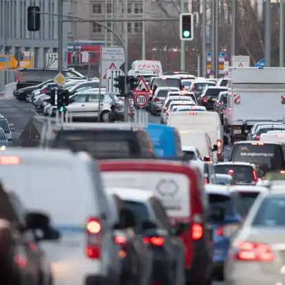 Jeder fünfte Europäer muss mit zu viel Verkehrslärm klarkommen. (Illustration)
