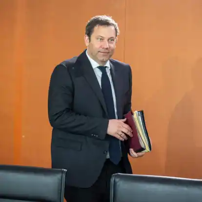 Klingbeil bringt seinen ersten Haushalt ins Kabinett ein. (Archivbild)