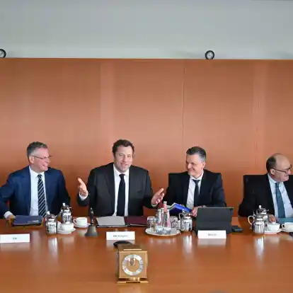Klingbeil legt seinen ersten Haushalt dem Kabinett vor. (Archivbild)
