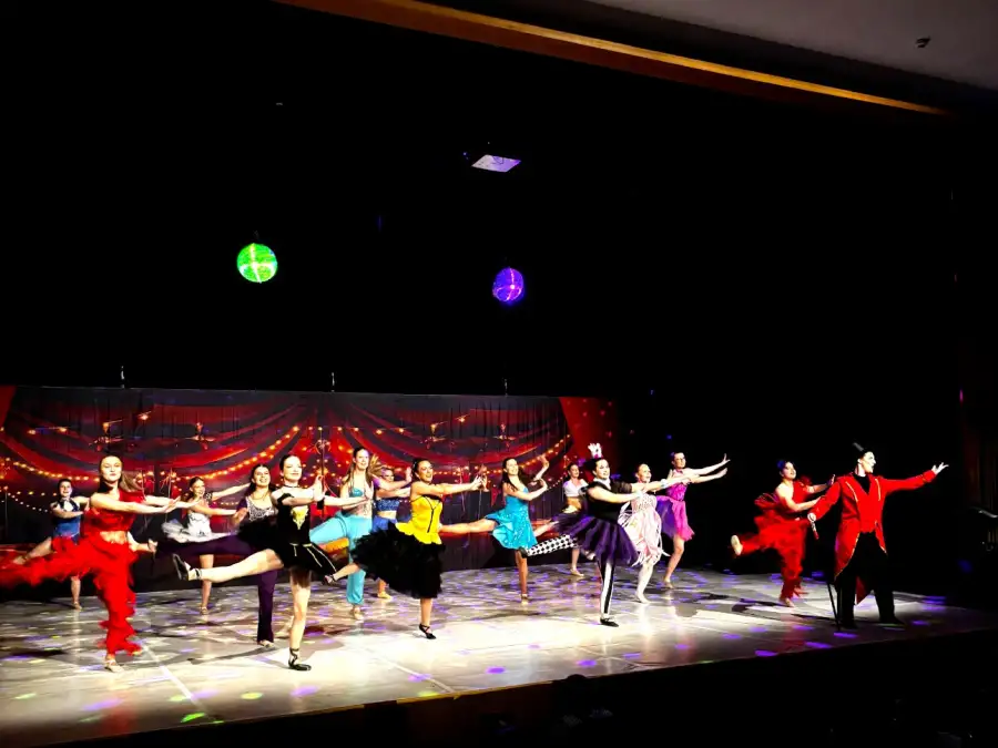 Ballett in Jever: Tanz in der Manege – „Spectacular“ zeigt die ...