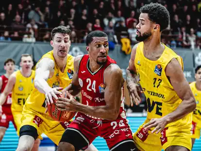 Spielen künftig nicht mehr für die Bakets Oldenburg: Alen Pjanic (links) und Norris Agbakoko (rechts)
