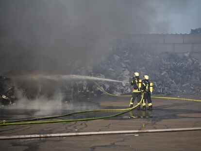 Die Freiwillige Feuerwehr Mollberg ebenso wie die Freiwillige Feuerwehr aus Spohle waren auf dem Gelände eines Metallhandels in Wiefelstede im Einsatz.