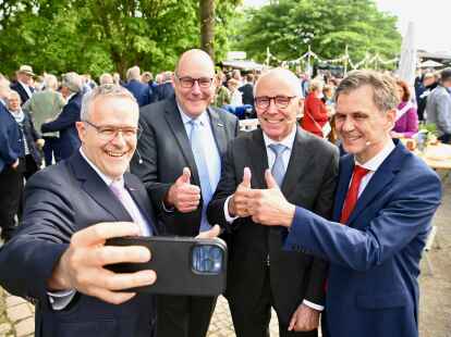 Feiern 125 Jahre Industrie- und Handelskammer sowie Handwerkskammer im Oldenburger Land: Jörg Dittrich (von links), Eckhard Stein, Peter Adrian und Jan Müller