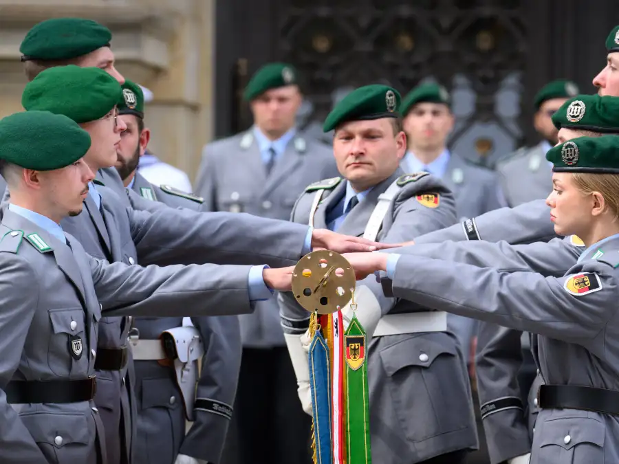Bundeswehr: Should the government reactivate conscription?