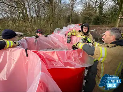 Januar 2024: Um Bümerstede vor Hochwasser zu schützen, wird ein künstlicher Deich aufgebaut. In einem Kommentar wurde beim Stadtteil-Check besserer Hochwasserschutz gefordert.
