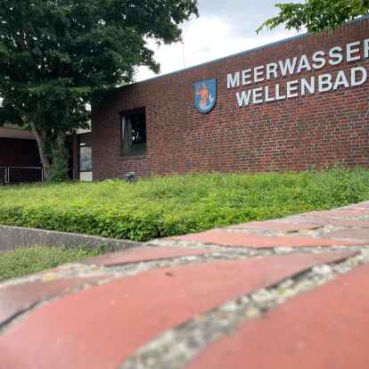 Die beiden Bäder in der Gemeinde Wangerland, die Friesland-Therme in Horumersiel und das Meerwasser-Hallenwellenbad in Hooksiel (Foto) sollen geschlossen werden.