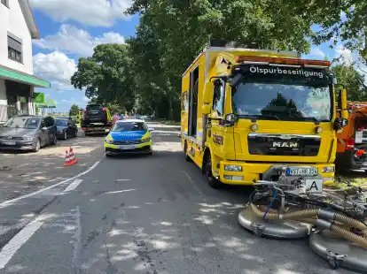 Kurz vor Colmar (Ovelgönne) sind zwei Autos kollidiert. Als Folge des Unfalls war Öl ausgelaufen. Die Kreuzung musste kurzzeitig gesperrt werden.
