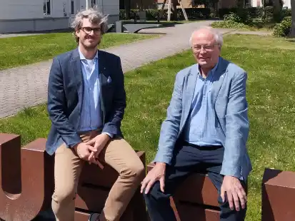 Dr. Lars Kröger (links) ist der Nachfolger von Dr. Timothy Saunders als Leiter des Museums Nordenham.