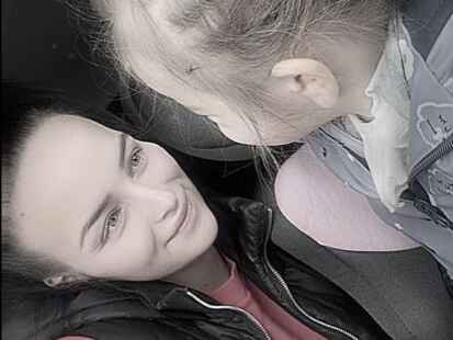 Die junge Mutter Natalie Grewe aus Wildeshausen kämpft für ihre dreijährige Tochter. Mutmaßlich soll sie in einer Wildeshauser Krippe geschlagen und getreten worden sein.