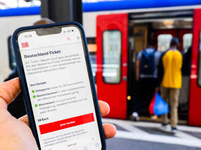 Wie steht es um die Zukunft des Deutschlandtickets? Auf diese Frage bietet der Vorschlag von Verkehrsminister Schnieder schon mal keine klare Antwort, sagt NWZ-Volontärin Leonie Meyer.