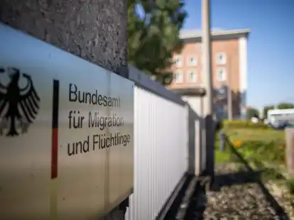 Bundesinnenminister Alexander Dobrindt (CSU) hat das Bundesamt angewiesen, die Widerrufsprüfungen für syrische Staatsangehörige wieder aufzunehmen. (Symbolbild)