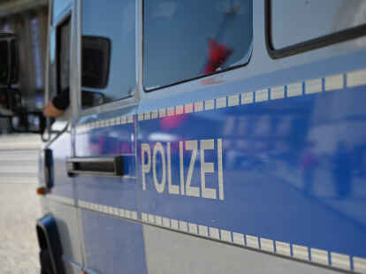 Ein Mannschaftsbus der Polizei. +++ dpa-Bildfunk +++