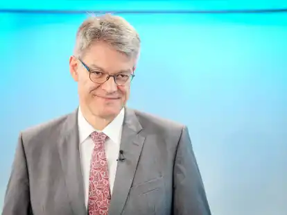 Cannabis am Steuer sieht Verkehrsminister Schnieder (CDU) kritisch.