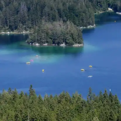 Im Eibsee sind ein Mann und sein Sohn untergegangen. (Symboldbild)