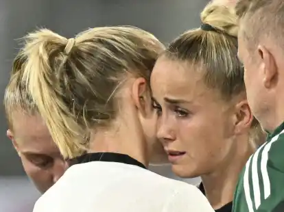 Ein Bild, das alles sagt: Für Giulia Gwinn ist die EM früh beendet.