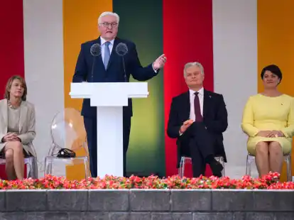 Bundespräsident Steinmeier sagt Litauen am Nationalfeiertag die Unterstützung Deutschlands bei der Verteidigung seiner Freiheit zu.