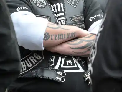 Bei einem Treffen in Halbemond (Landkreis Aurich) kamen am Wochenende mehrere tausend Rocker zusammen. Die Polizei hat Waffen und gefährliche Gegenstände entdeckt (Symbolbild).